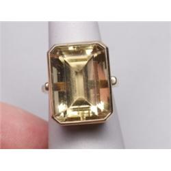 10K Topaz Ring   12 Grams