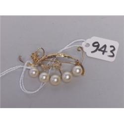 14K Gold Pearl & Leaf Brooch 