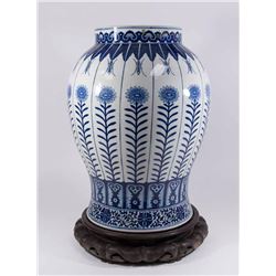 Large Chinese Canton Porcelain Urn