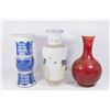 Image 2 : 3 Chinese Porcelain Vases