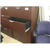 Image 2 : MAHOGANY 4 DRAWER LATERAL FILE CABINET