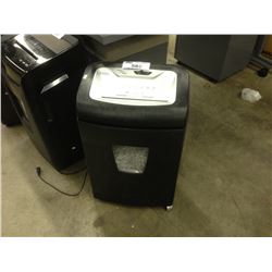 STAPLES CONFETTI PAPER SHREDDER