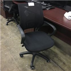 BLACK MESH BACK LOOP ARM TASK CHAIR