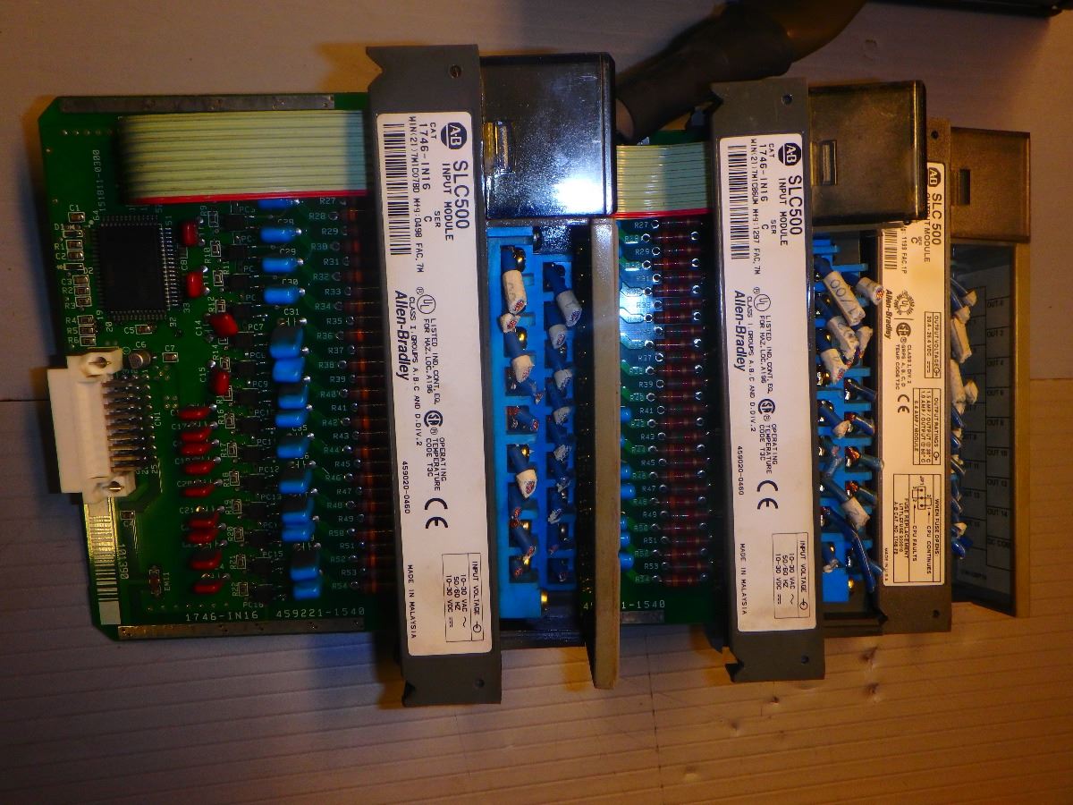 ALLEN BRADLEY 14 Output Modules, 2 Power Supplies, 10-Slot Rack 13 ...