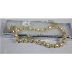 #4-SEA SHELL PEARL NECKLACE 17" CREAMY MILK