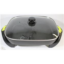 BLACK & DECKER ELECTRIC FRY PAN - OBLONG