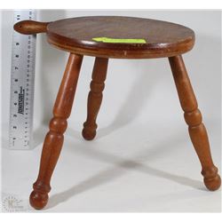 VINTAGE WOOD MILKING STOOL