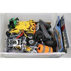 TUB OF ASSORTED LEGO