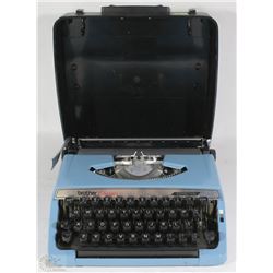 VINTAGE COMMODORE MANUAL TYPEWRITER