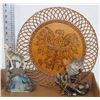 Image 1 : FLAT OF WOLF AND NATIVE ITEMS