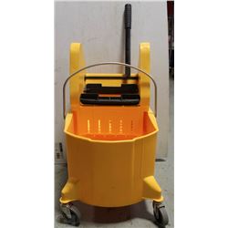 MOP BUCKET W/ RINGER