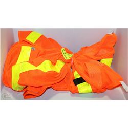LOT OF 2 SAFETY VESTS