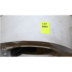 ROLL OF COMMERCIAL WHITE TONED LINO UNKNOWN