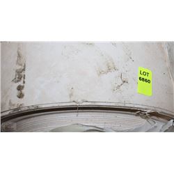 ROLL OF COMMERCIAL WHITE TONED LINO UNKNOWN