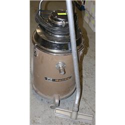 HUSKY COMMERCIAL SHOP VAC
