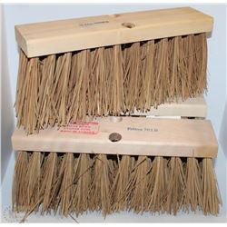 LOT OF 2 BRUSH HEADS - ON CHOICE