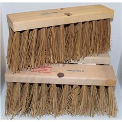 LOT OF 2 BRUSH HEADS - ON CHOICE