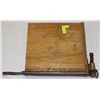 Image 1 : VINTAGE HEAVY DUTY PAPER CUTTER