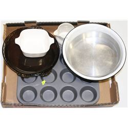 BOX OF KITCHEN WARE