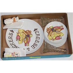FLAT WITH VINTAGE CHEESE AND CRACKERS SET