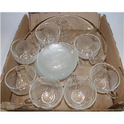 SET OF 15 ARCOROC ASPEN LEAF TEA CUPS, SAUCERS