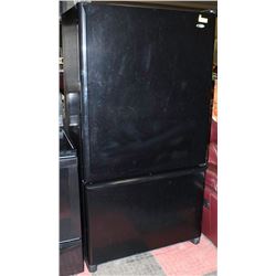 AMANA FRIDGE WITH BOTTOM DRAWER FREEZER & WATER