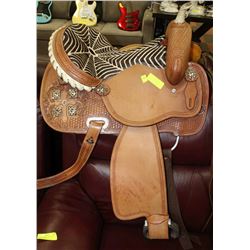 DELUXE LEATHER HORSE SADDLE WITH ACCENTS