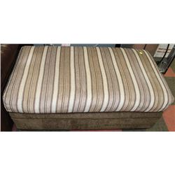 SHOWHOME DESIGN OTTOMAN        26 X 48