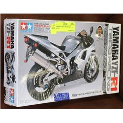 YAMAHA YZF-R1 MODEL KIT - 1:12 SCALE