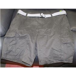 MENS CARGO SHORTS - SIZE 40