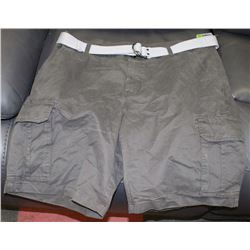 MENS CARGO SHORTS - SIZE 40