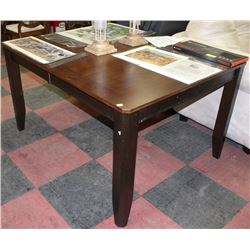 WOOD TONE KITCHEN TABLE W/BUTTERFLY LEAF