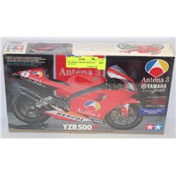 2002 YAMAHA YZR5000  MODEL KIT - 1:12 SCALE