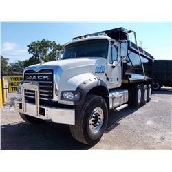 2017 MACK GU713 DUMP, VIN/SN:1M2AX07C9HM035927 - TRI-AXLE, 455HP MACK MP8 ENGINE, ALLISON 4500 RDS A