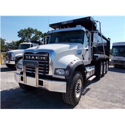 2017 MACK GU713 DUMP, VIN/SN:1M2AX07C7HM61457 -TRI-AXLE, 455 HP MACK MP8 ENG, ALLISON 4500 RDS A/T, 