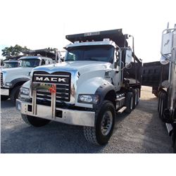 2017 MACK GU713 DUMP TRUCK, VIN/SN:1M2AX07C9HM061458 - TRI-AXLE, 455 HP MACK MP8 ENGINE, ALLISON 450