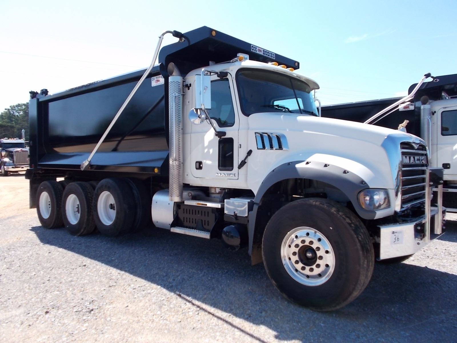 2017 MACK GRANITE GU 713 DUMP TRUCK, VIN/SN:1M2AX07C5HM031292 - TRI ...