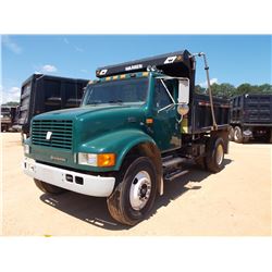 2002 INTERNATIONAL 4700 DUMP TRUCK, VIN/SN:1HTSCAAN632H526933 - S/A, IHC DIESEL ENGINE, AUTO TRANS, 