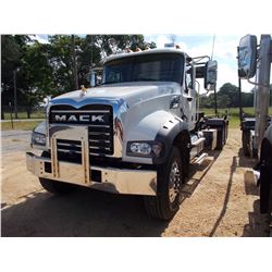 2017 MACK GU713 ROLL OFF TRUCK VIN/SN:1M2AX04C8HM031369 - T/A, 405HP MACK MP7 ENGINE, M-DRIVE, AUTO 