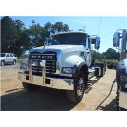 2017 MACK GU713 ROLL OFF TRUCK, VIN/SN:1M2AX04C8HM031372 - T/A, 405 HP MACK MP7 ENG, MACK M DRIVE AU