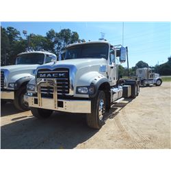 2017 MACK GU713 ROLL OFF TRUCK, VIN/SN:1M2AX04CXHM031373 - T/A, 405 HP MACK MP7 ENG, MACK M DRIVE AU