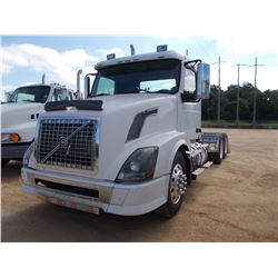 2006 VOLVO TRUCK TRACTOR, VIN/SN:4V4NC9GH26N448060 - T/A, 465 HP VOLVO DR DIESEL ENGINE, 10 SPD TRAN