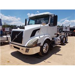 2005 VOLVO VNL TRUCK TRACTOR, VIN/SN:4V4NC9TH45N394510 - T/A, 450 HP CUMMINS ISX 392 DIESEL ENG, 10 