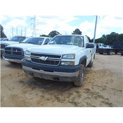 2005 CHEVROLET 2500 HD SERVICE TRUCK, VIN/SN:1GBHK24245E313622 - 4X4, DURAMAX DIESEL ENG, A/T, RAWSO