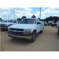 2000 CHEVROLET 2500 SERVICE TRUCK, VIN/SN:1GCGC24UXYZ259486 - GAS ENGINE, A/T, PARK BUILT SERVICE BO