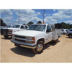 1996 CHEVROLET 3500 SERVICE TRUCK, VIN/SN:1GBJC34R3TE189051 - GAS ENGINE, A/T, SERVICE BODY, ODOMETE