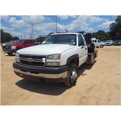 2007 CHEVROLET 3500 FLATBED, VIN/SN:1GBJC34U073189776 - GAS ENG, A/T, 8' FLATBED BODY, MILLER WELDER
