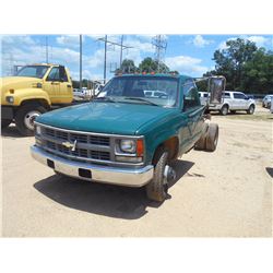 2000 CHEVROLET 3500 CAB & CHASSIS, VIN/SN:1GBHC34F0YF459603 - GAS ENGINE, A/T, METER READING 153,810