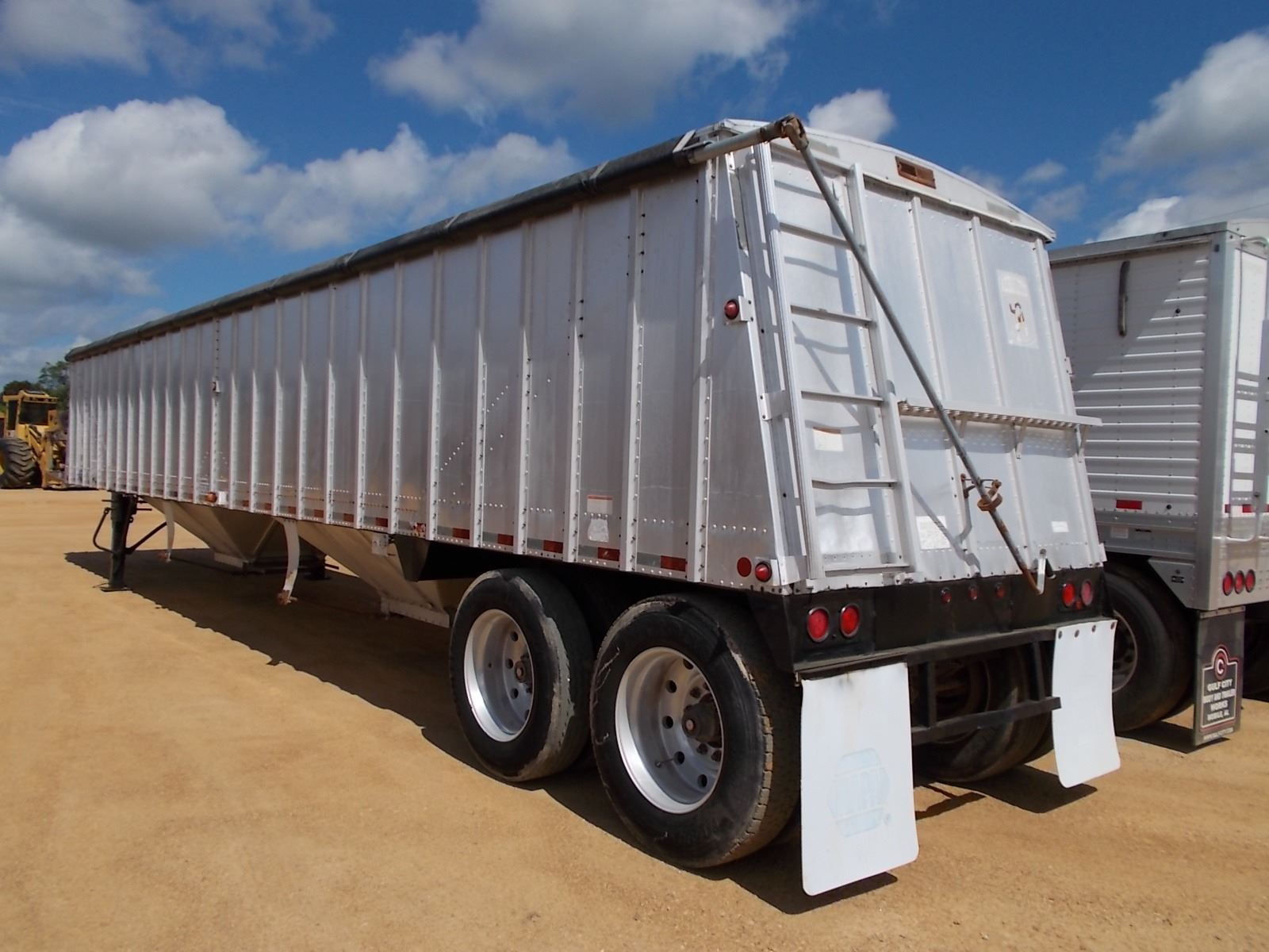1996 MERRITT HOPPER BOTTOM TRAILER, VIN/SN1MT2P422TH009644 T/A, ROLL TARP, 2 HOPPERS, DISC WHEEL
