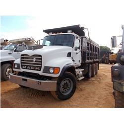 2006 MACK CV713 DUMP, VIN/SN:1M2AG11C96M029086 - TRI-AXLE, 400 HP MACK ENG, 10 SPD MACK TRANS, 44K R